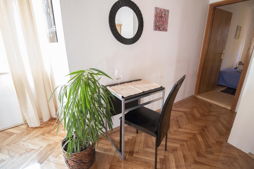 Apartment Piazza Antica Rovinj Bagian luar foto