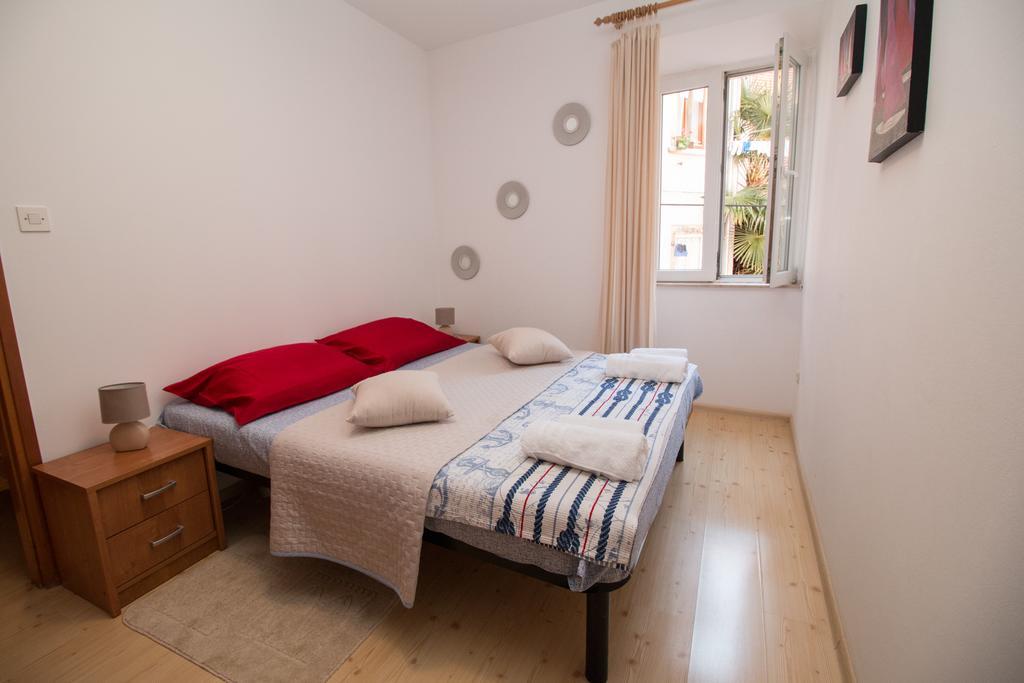 Apartment Piazza Antica Rovinj Bagian luar foto